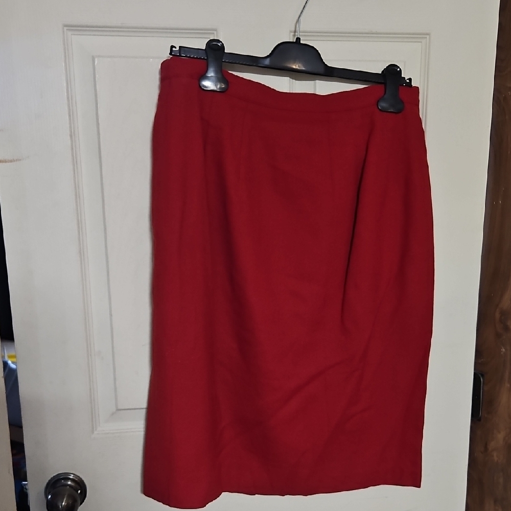 LORD & TAYLOR RED WOOL SKIRT: GREAT CONDITION: SIZE 16W